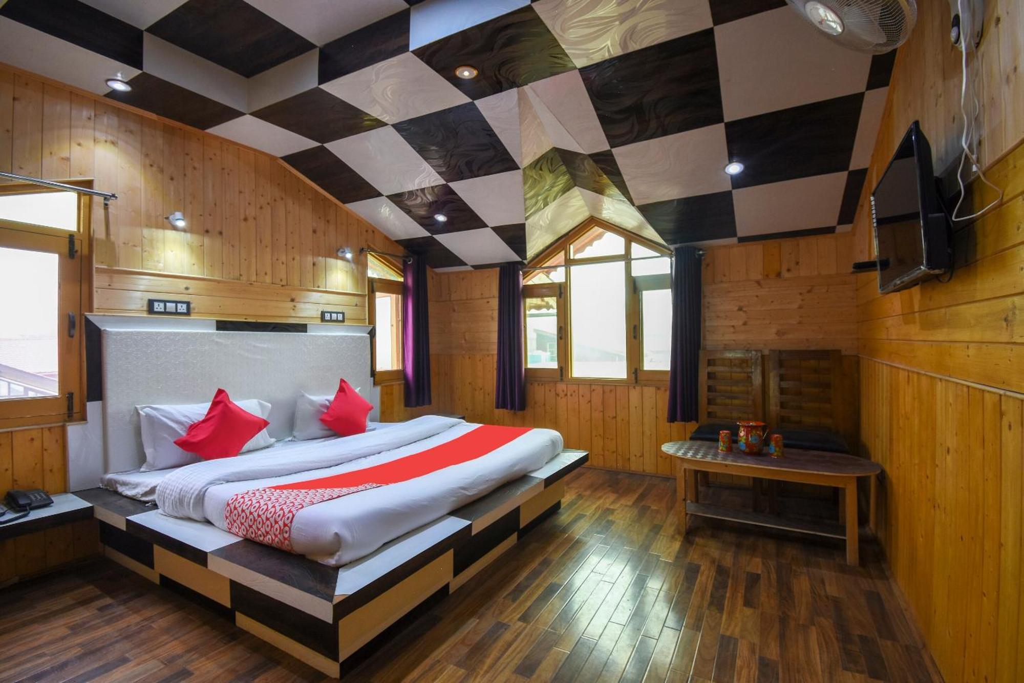 Oyo Hotel New Divine Kashmir Durgjan Ngoại thất bức ảnh