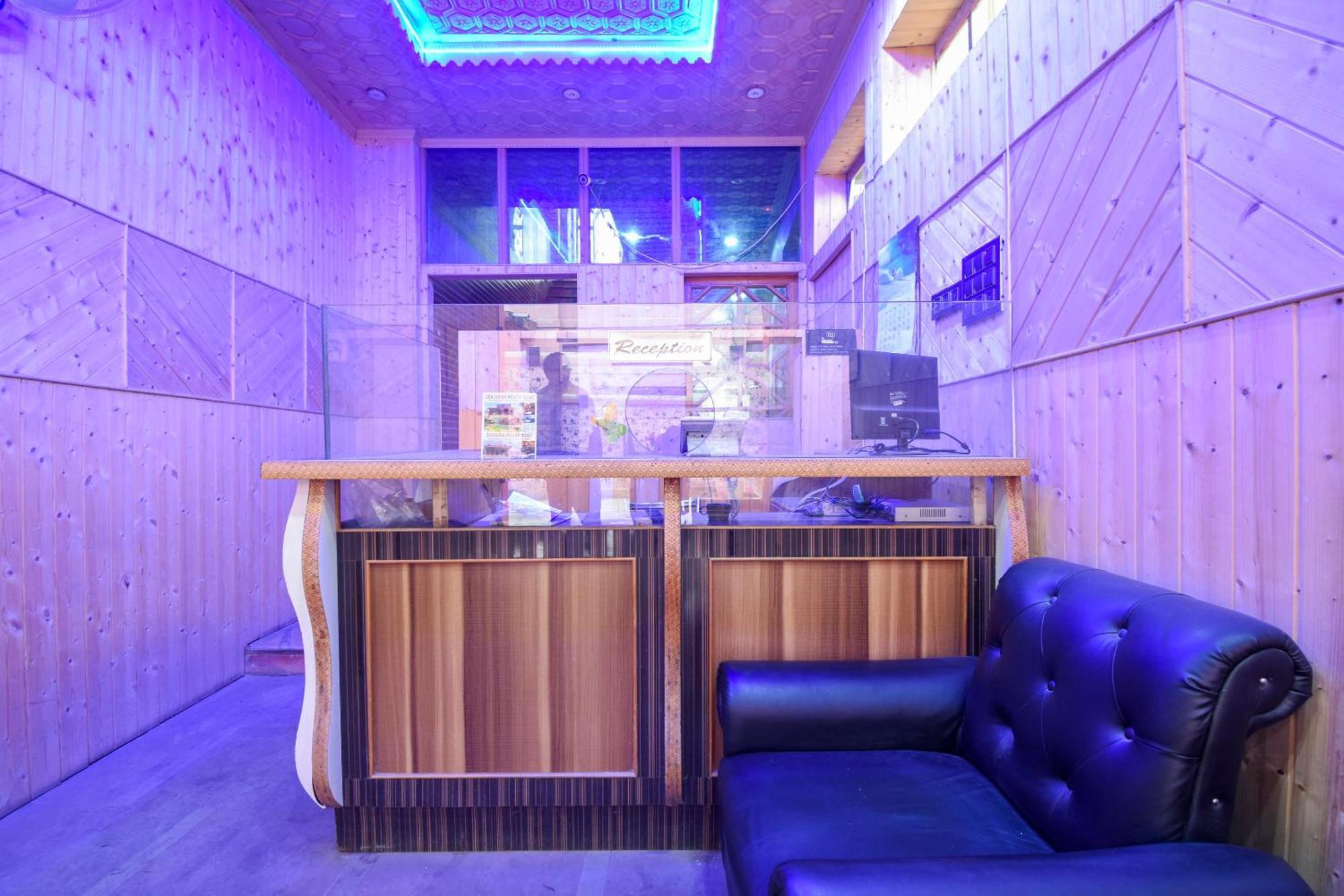 Oyo Hotel New Divine Kashmir Durgjan Ngoại thất bức ảnh