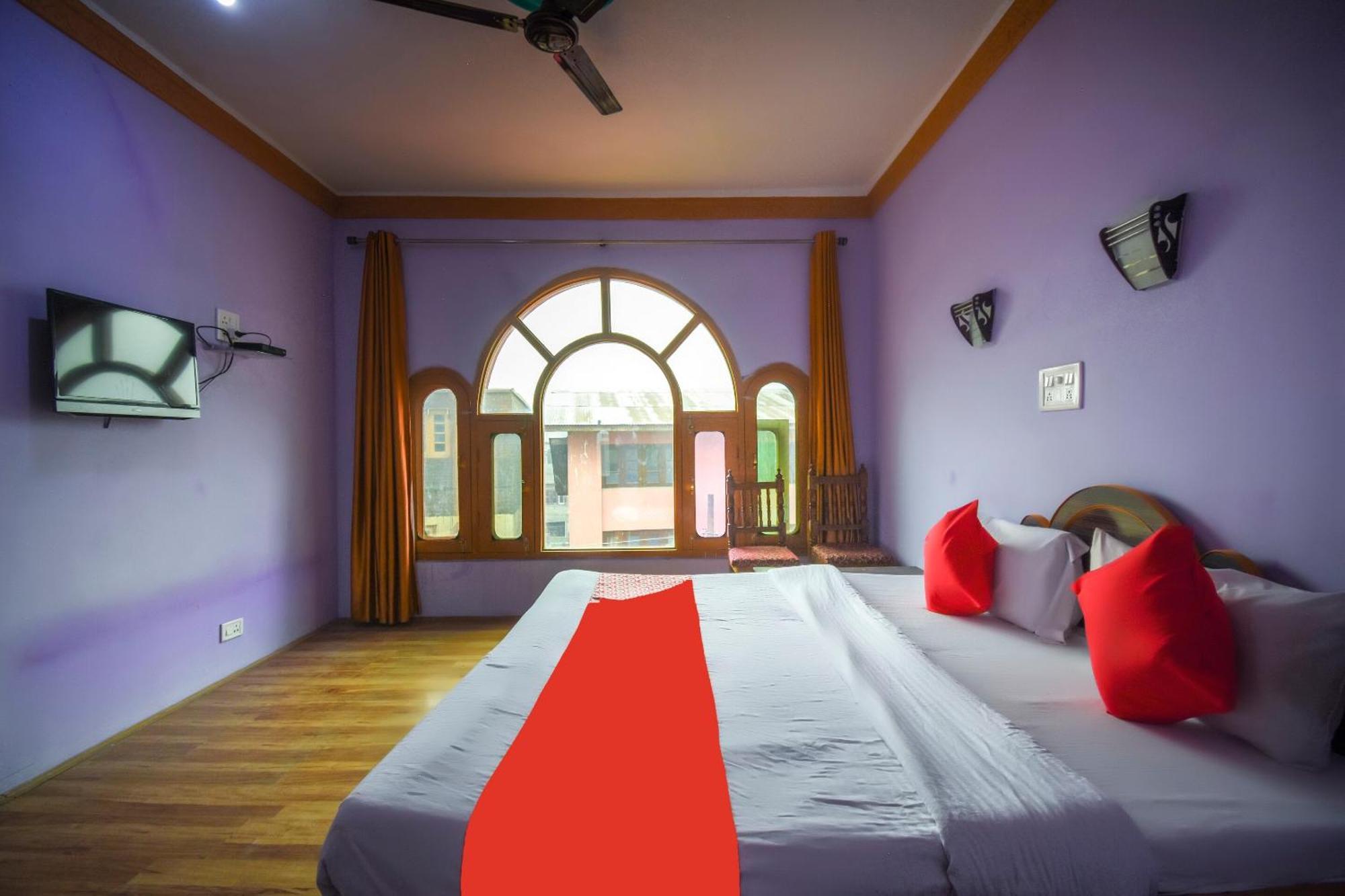 Oyo Hotel New Divine Kashmir Durgjan Ngoại thất bức ảnh