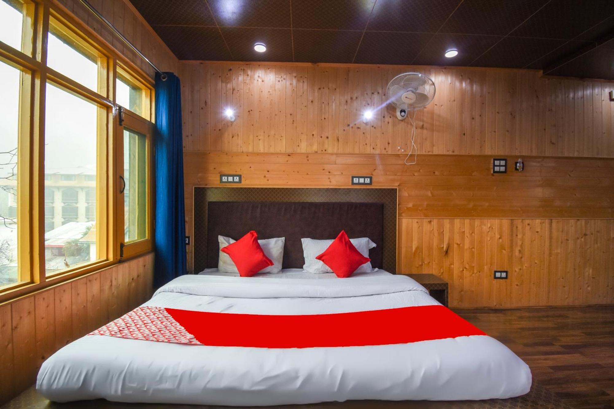 Oyo Hotel New Divine Kashmir Durgjan Ngoại thất bức ảnh