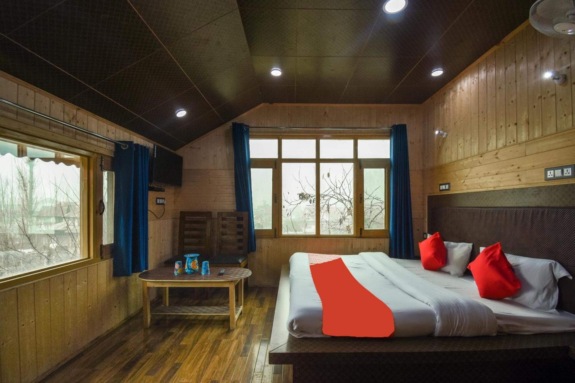 Oyo Hotel New Divine Kashmir Durgjan Ngoại thất bức ảnh