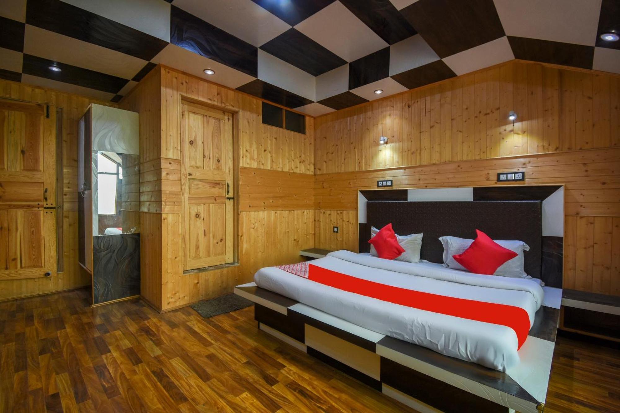 Oyo Hotel New Divine Kashmir Durgjan Ngoại thất bức ảnh