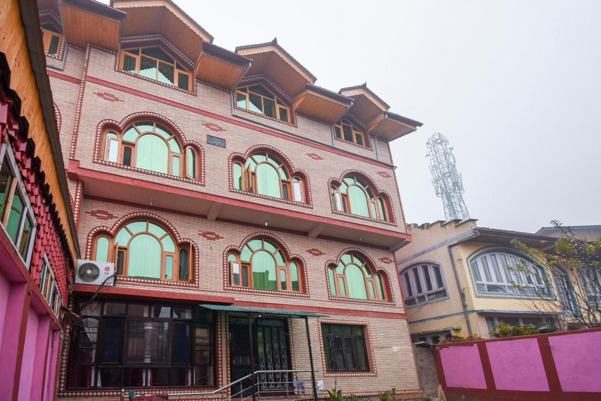 Oyo Hotel New Divine Kashmir Durgjan Ngoại thất bức ảnh